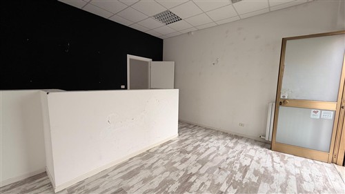 Locale Commerciale con Posto Auto Privato. Locato!